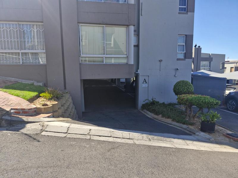 2 Bedroom Property for Sale in Loevenstein Western Cape